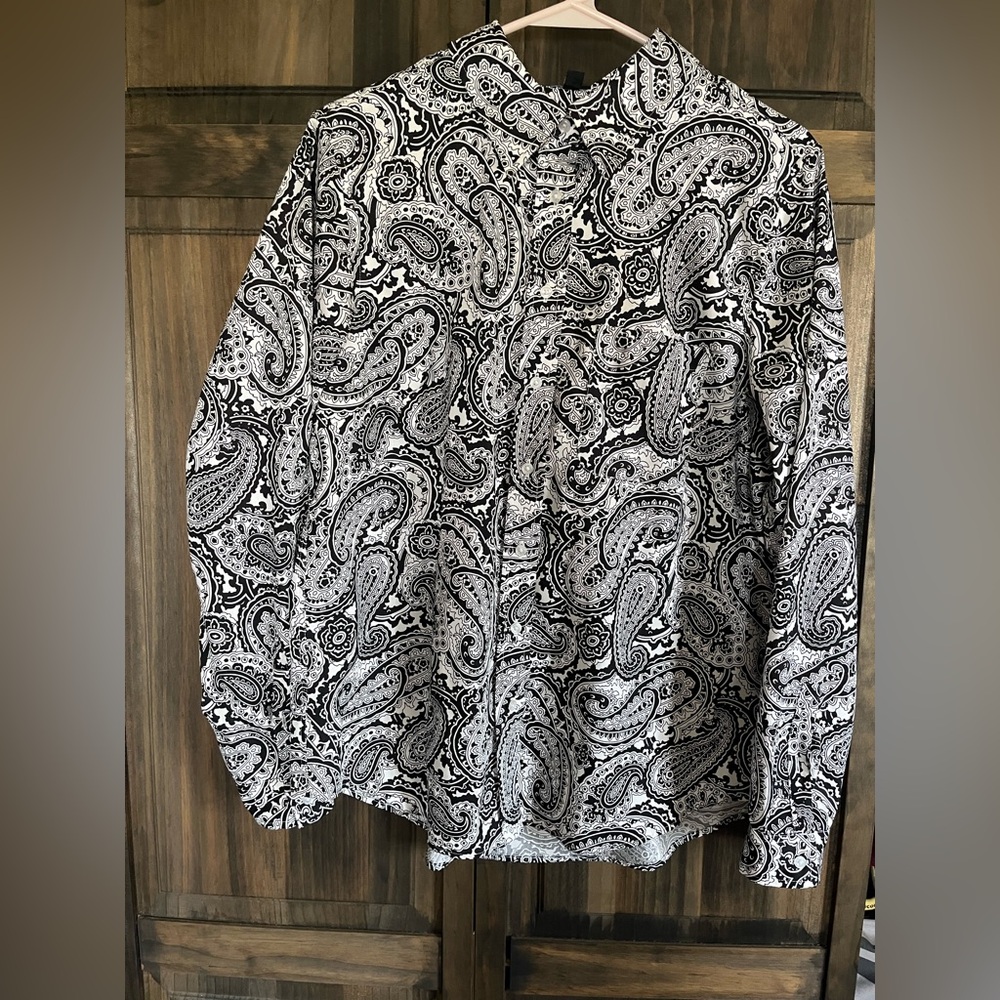 Jones New York Black and White Damask Button Down Shirt